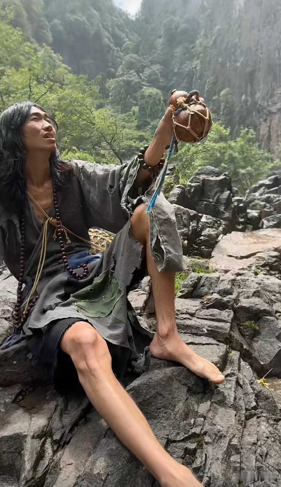 游山玩水的现代版济公