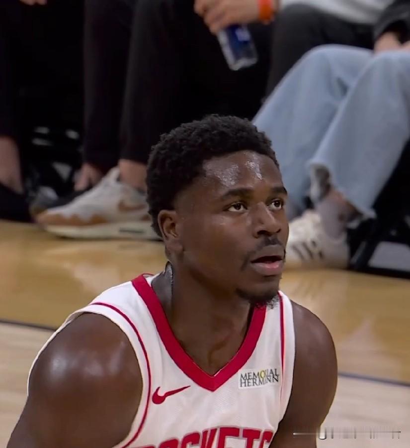 不知不觉火箭5连胜喽！！！114-104拿下骑士，今天两位替补骑兵打的不错！