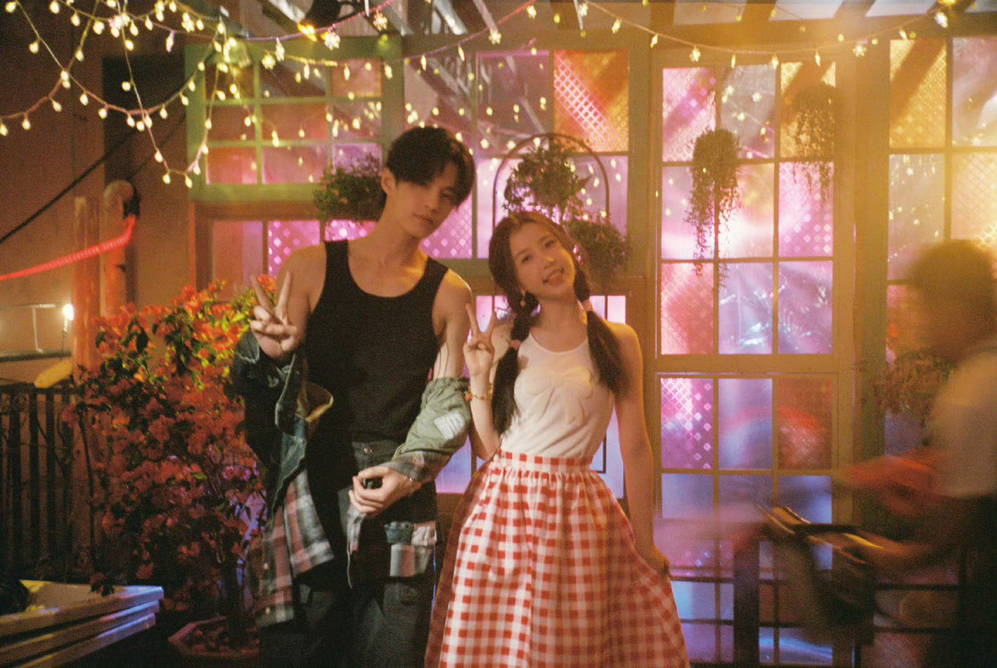 双轨奶盖吻虞书欣何与好敢演双轨奶盖吻，虞书欣何与好敢演啊，我要被这个双轨钓疯了