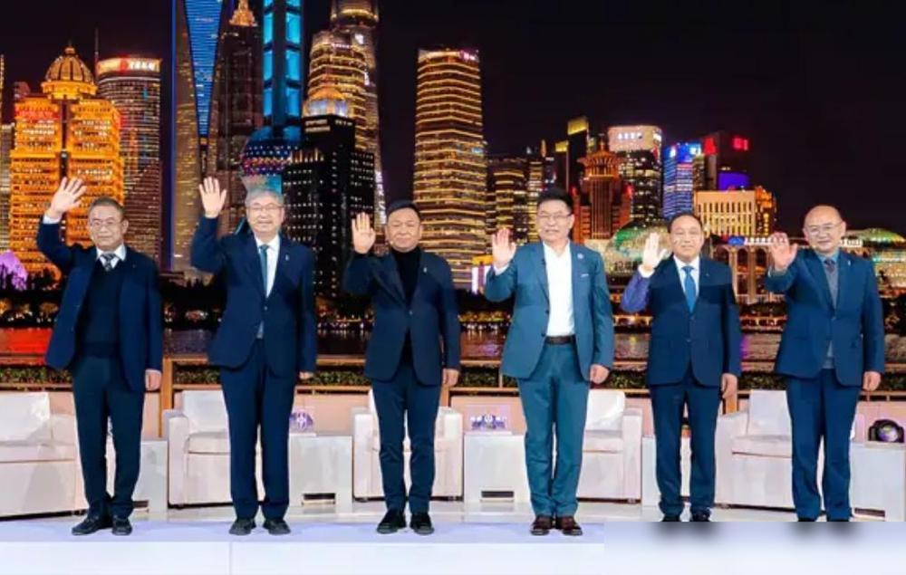 怪不得张兴海说以前参加不了这个级别的会议，原来人家都是国企，只有他是老板。最近刷