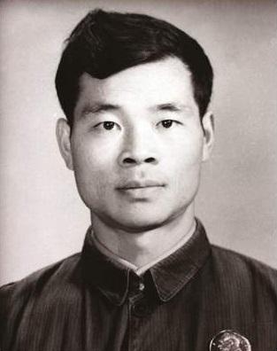 1982年6月16日，医生根据罗健夫的遗愿剖开了他的遗体，结果震惊发现，他全身都