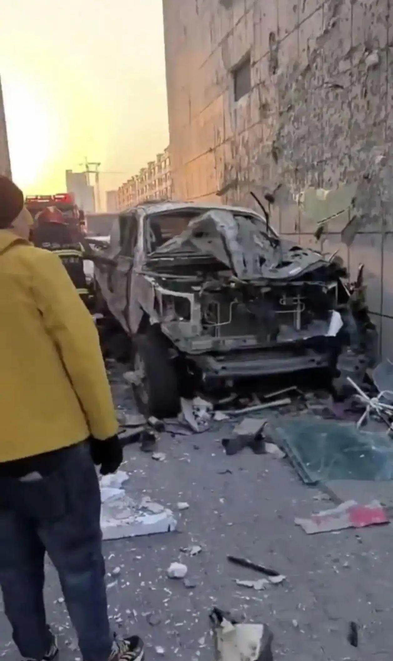 通辽一小区车库清晨“轰隆”巨响，住户玻璃震碎，现场触目惊心！今天（3月21日