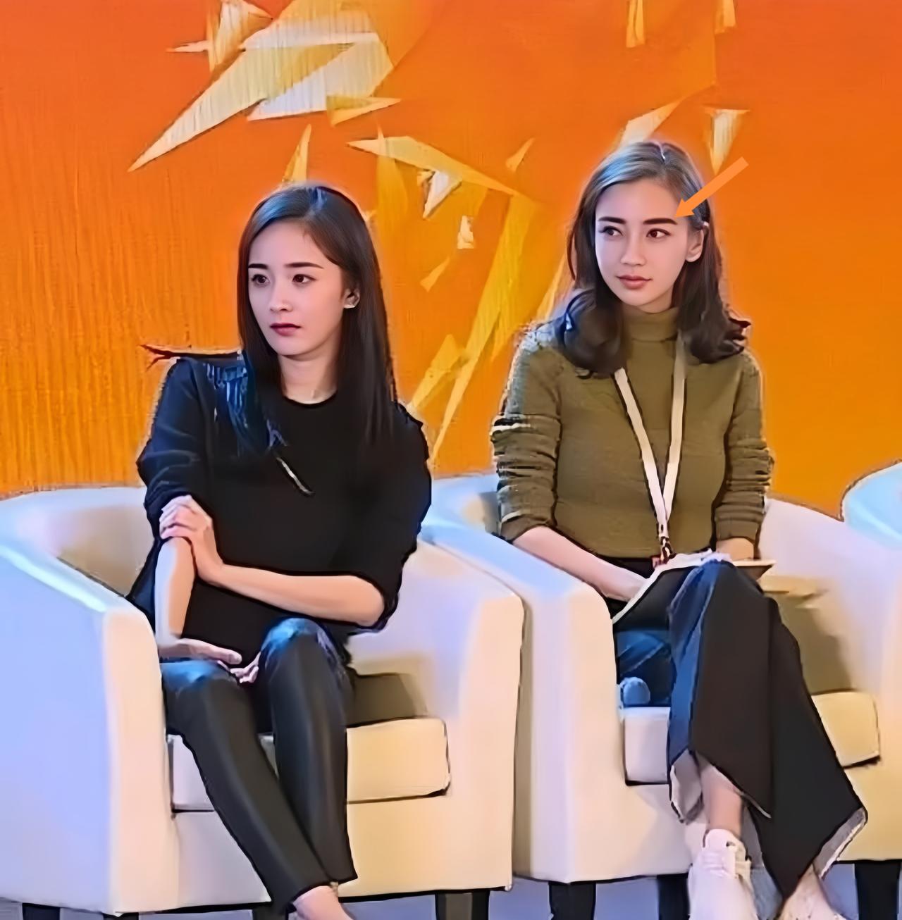 终于明白眉毛的重要性了，以前很多人说杨颖比杨幂更漂亮，但看二美这张合影靓照，我个