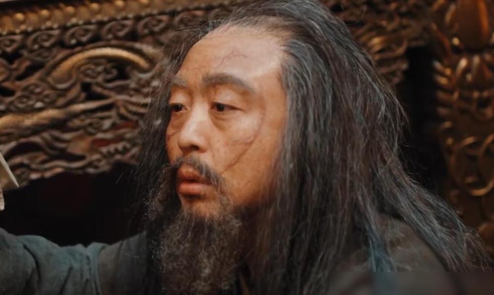 我宣布，《玉茗茶骨》第19集封神了！万万没想到，在祠堂里擦桌子的丑老头，竟然是女