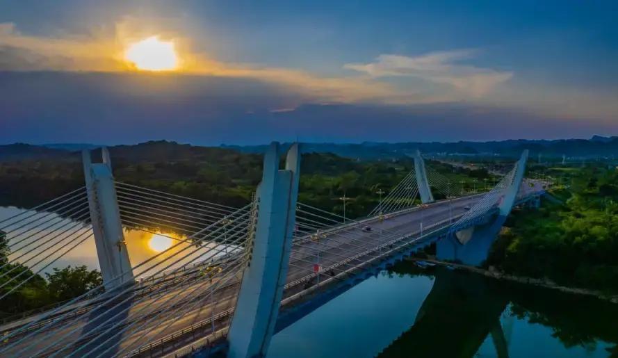 提前退休，养老金为何缩水20%？许多人以为自由自在，谁知成了空荡荡的负担。不