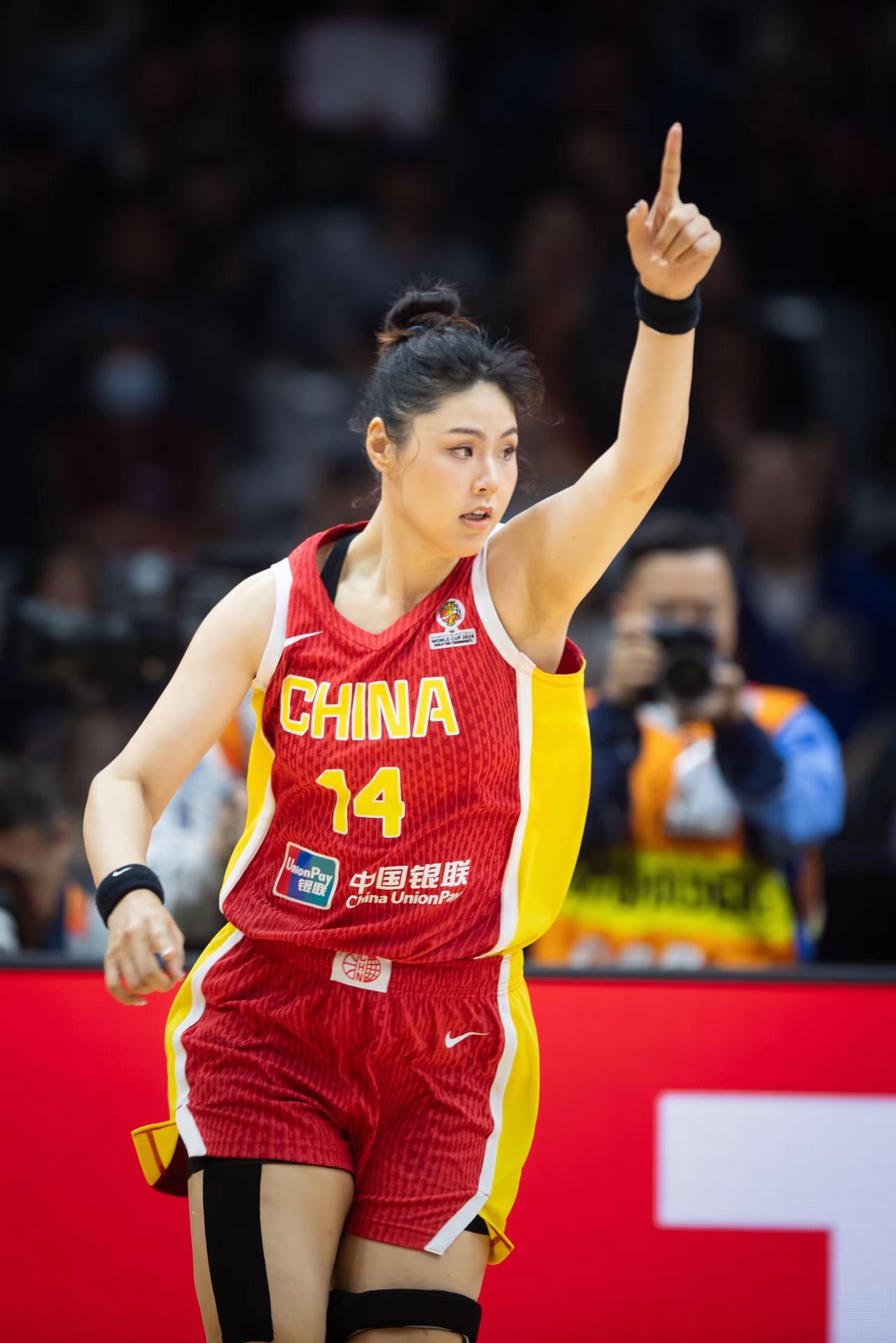 李月汝所在WNBA飞翼队主帅面对媒体这样说的WNBA达拉斯飞翼队主帅叫做费尔