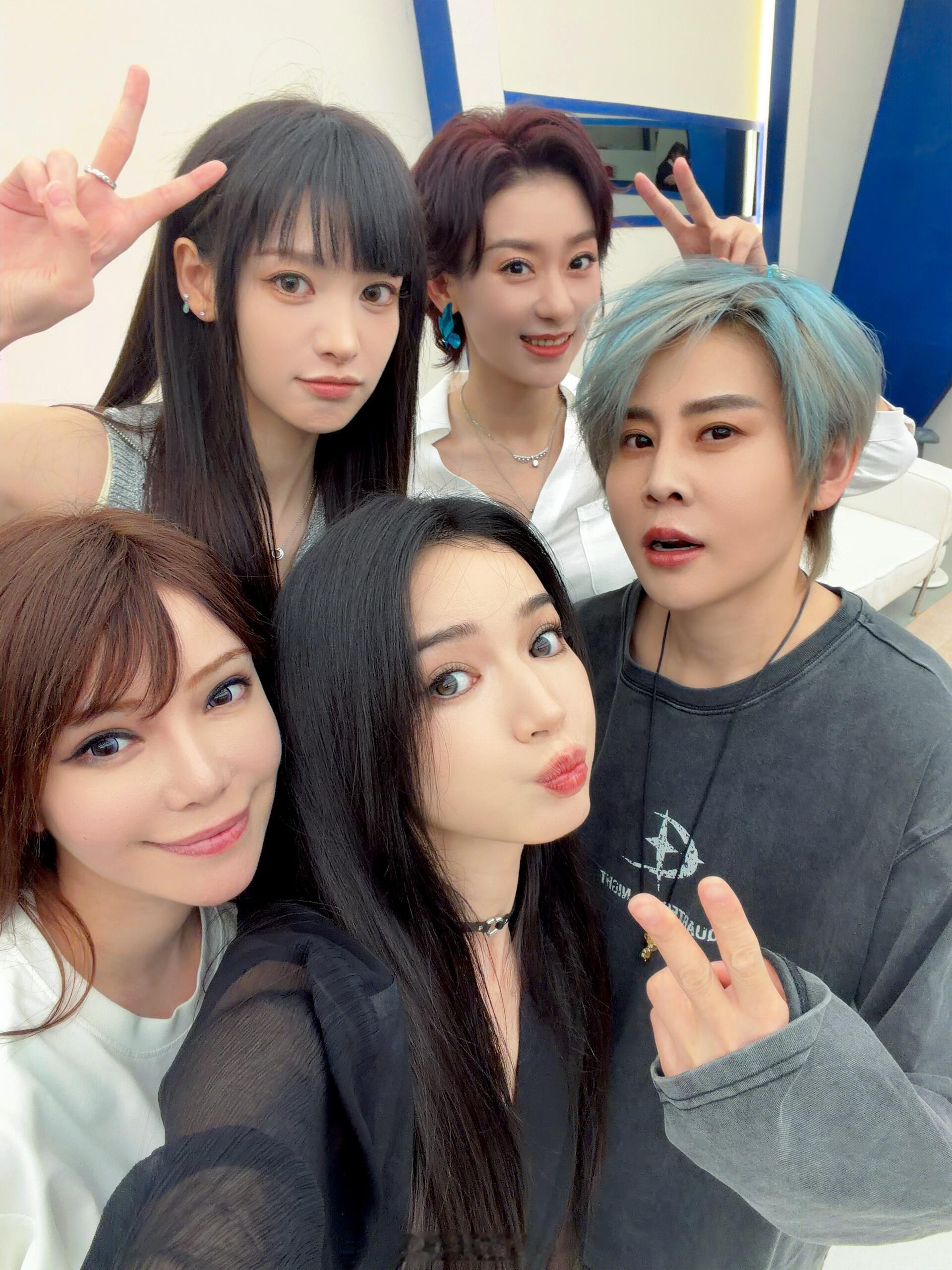 张艺上与姐姐们的合照📸浪姐乘风2026浪姐日记