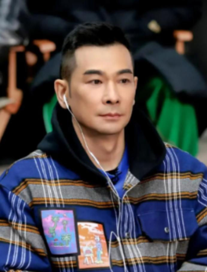 2012年，赵文卓怒怼甄子丹：“我在北京有10套房，就算赔上我的演艺生涯，我也要