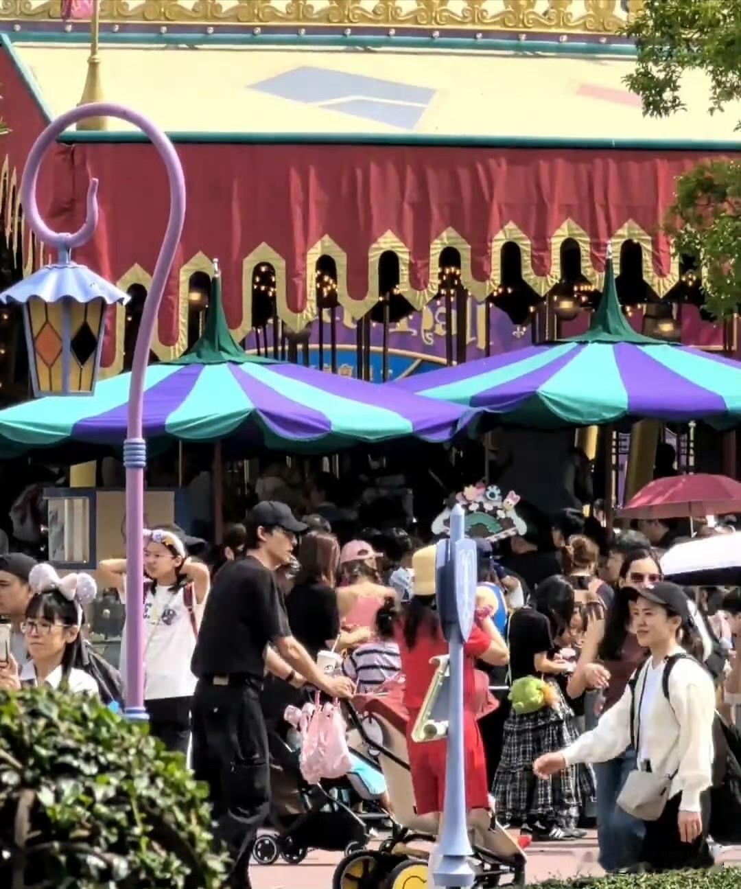 2月25日，吴倩张雨剑这是复合了吧！最近两年频频被路人偶遇两人线下同框，这次也