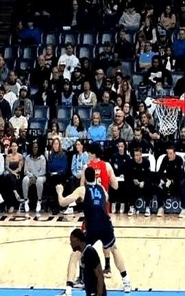 杨瀚森的数据，看着有点扎心。---别光看他转身扣篮，那套在CBA够用，但