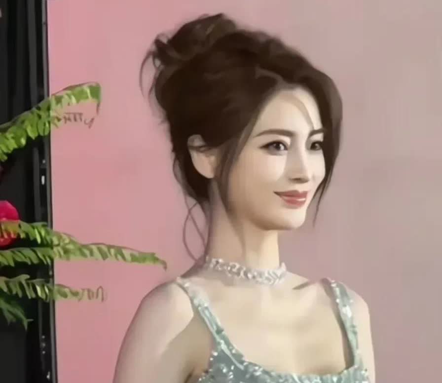 都说angelababy是整的，结果每次她出来都是王炸颜值霸屏，天哪，不愧是黄晓