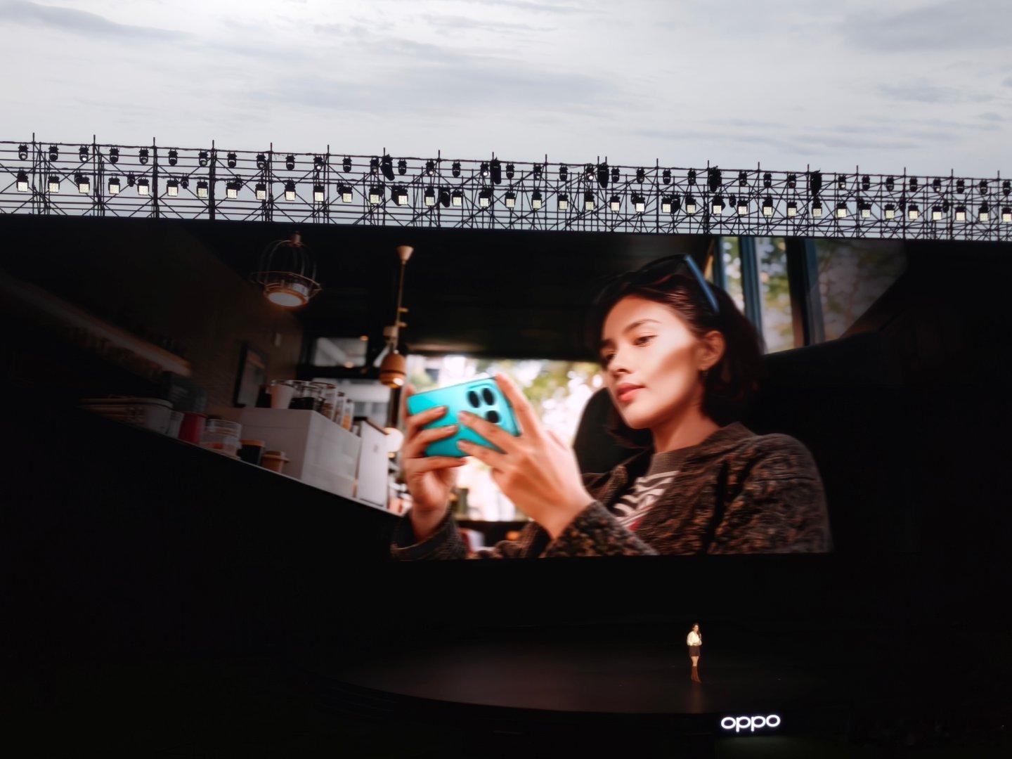 OPPOFindX9sPro作为你的全能旅行神器，后盖采用一体冷雕工艺的绒