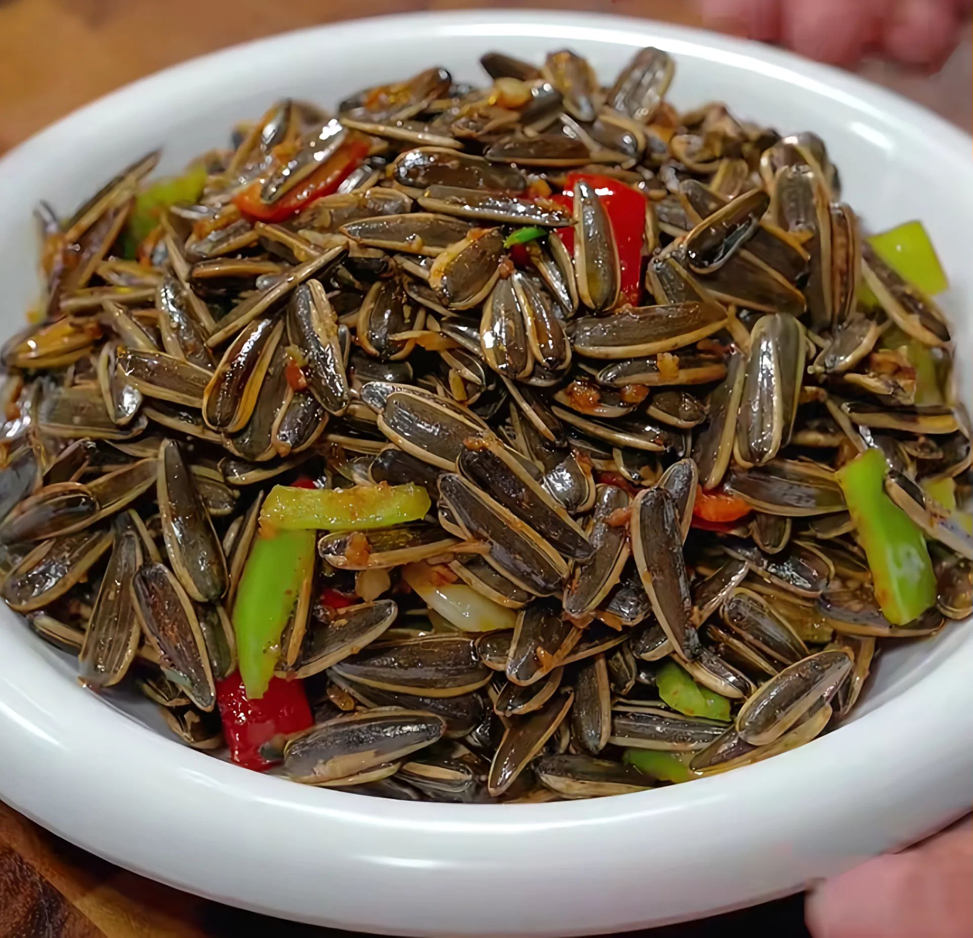 今天我自己新创的菜系，这菜名叫吞吞吐吐。辣椒炒大家觉得怎么样？