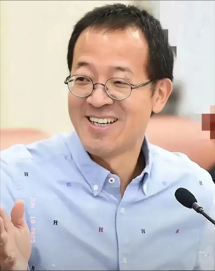 我忽然懂了，顿顿离开的原因，无关待遇，也不关乎流量高低。老俞的直播版图里