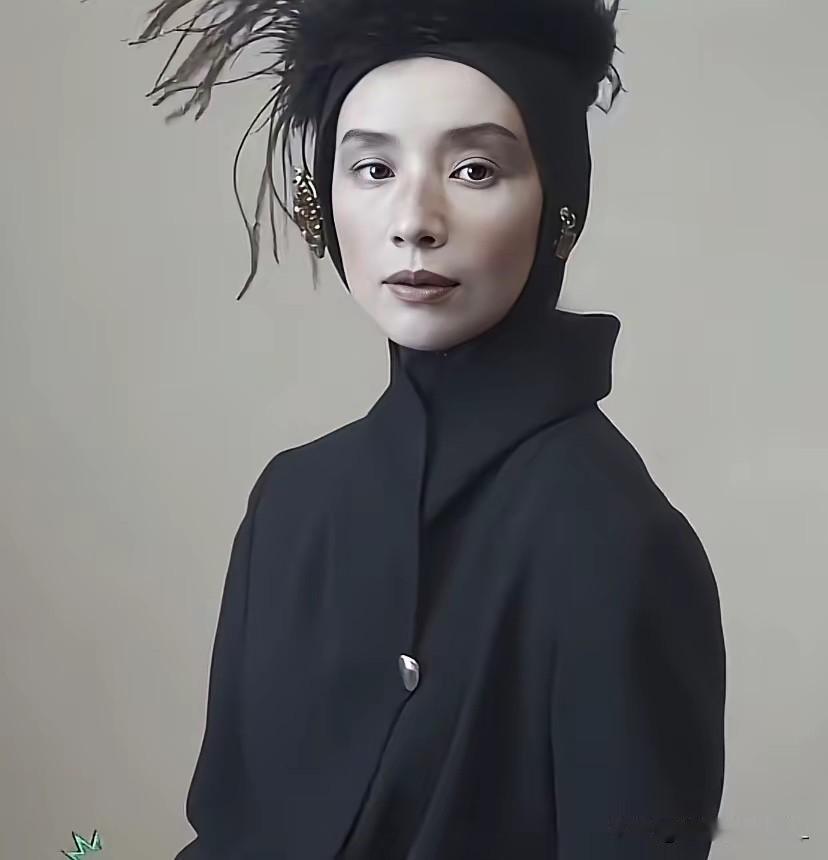 这是什么造型啊？这还是我认识的董洁吗？董洁这次新造型真让人惊掉下巴！《Wa