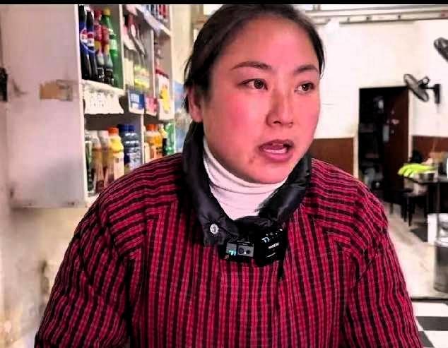 这个当姐姐的终于想通了，十年间通过卖烧饼挣了几百万，全部用在了弟弟身上，为弟弟购