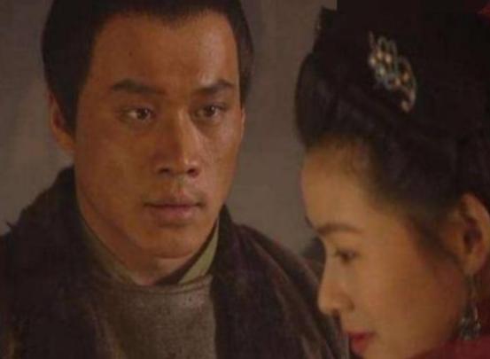 1998年，“武松”的扮演者丁海峰，爱上了“潘金莲”的扮演者王思懿，于是，丁海峰