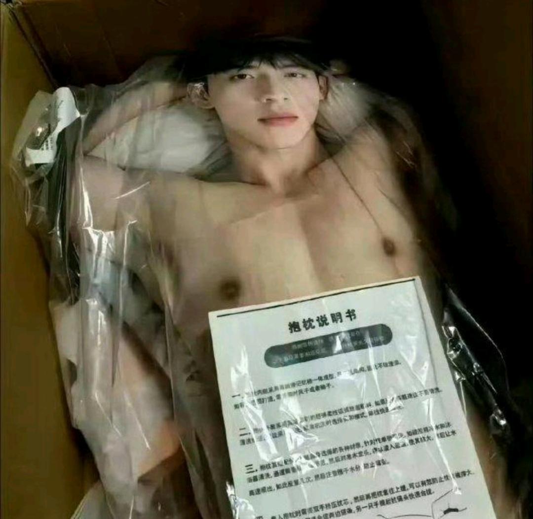 闺蜜买的抱枕…这个也太真了吧，都有点吓人了我活了四十多，真以为这是小年轻
