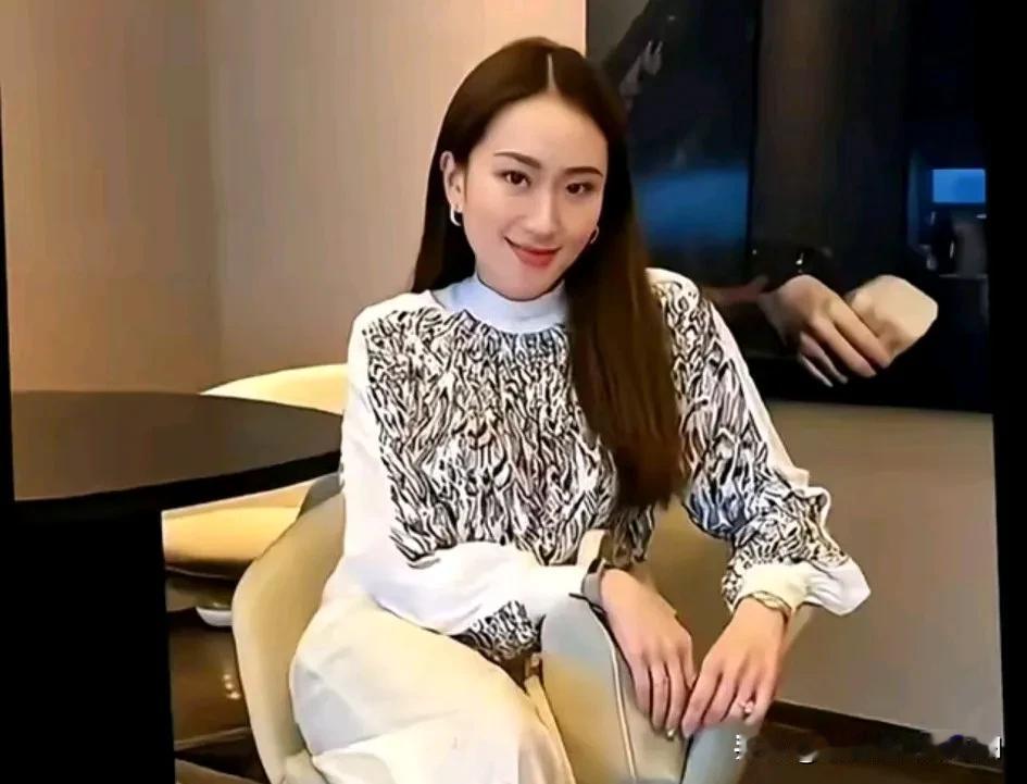 全球最顶级的人生——泰国总理佩通坦！佩通坦：中泰基因结合的优质美女，出生于1