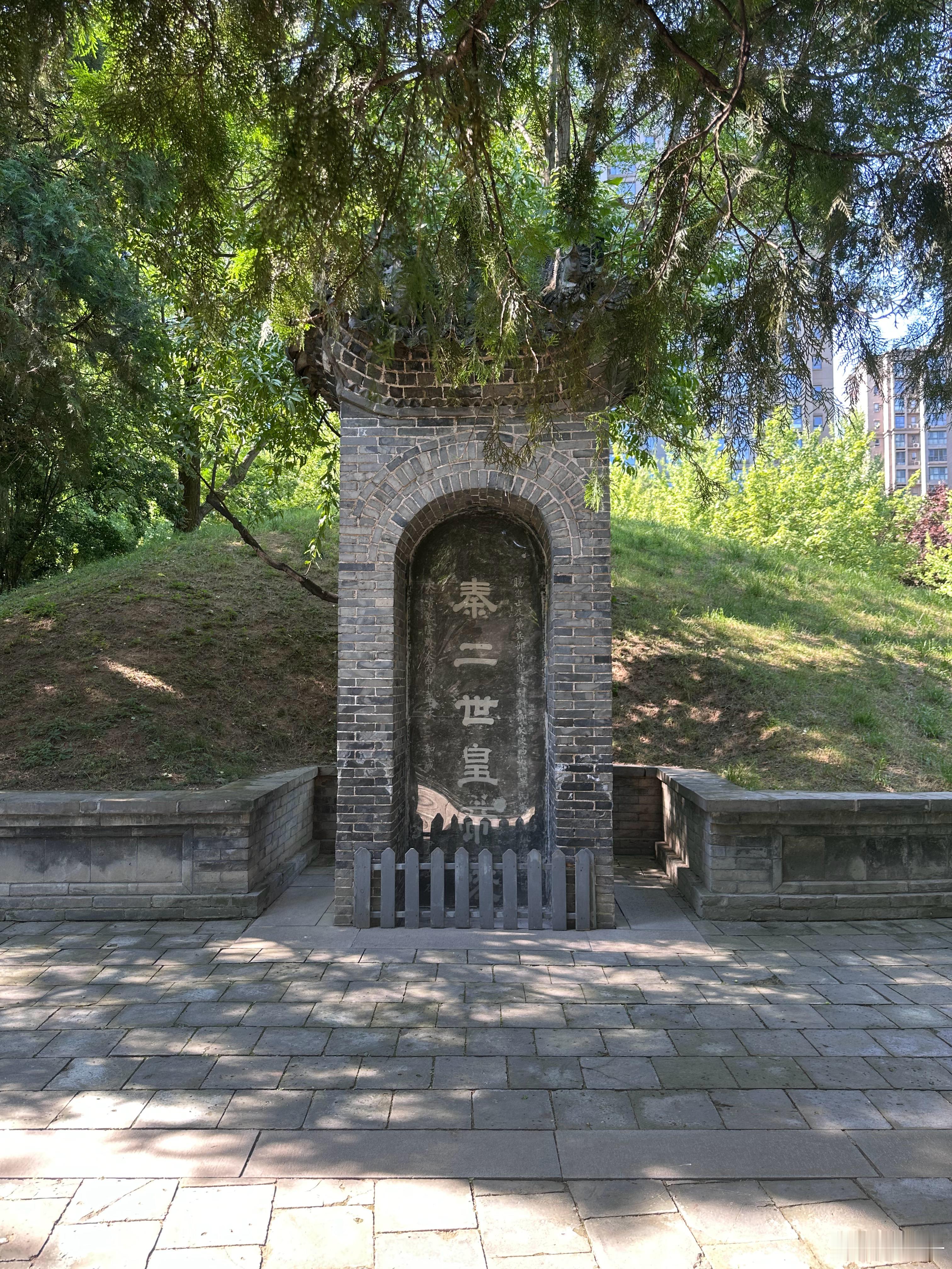 西安真是个神奇的地方，随便找个定位，方圆5公里内必有古迹。西安旅行西安·曲江池