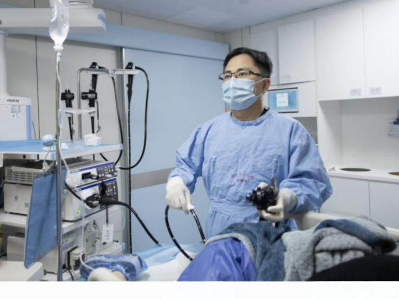 打嗝两年没当回事，4次胃镜后竟查出胃癌！医生提醒这信号别忽视！王大哥被经常