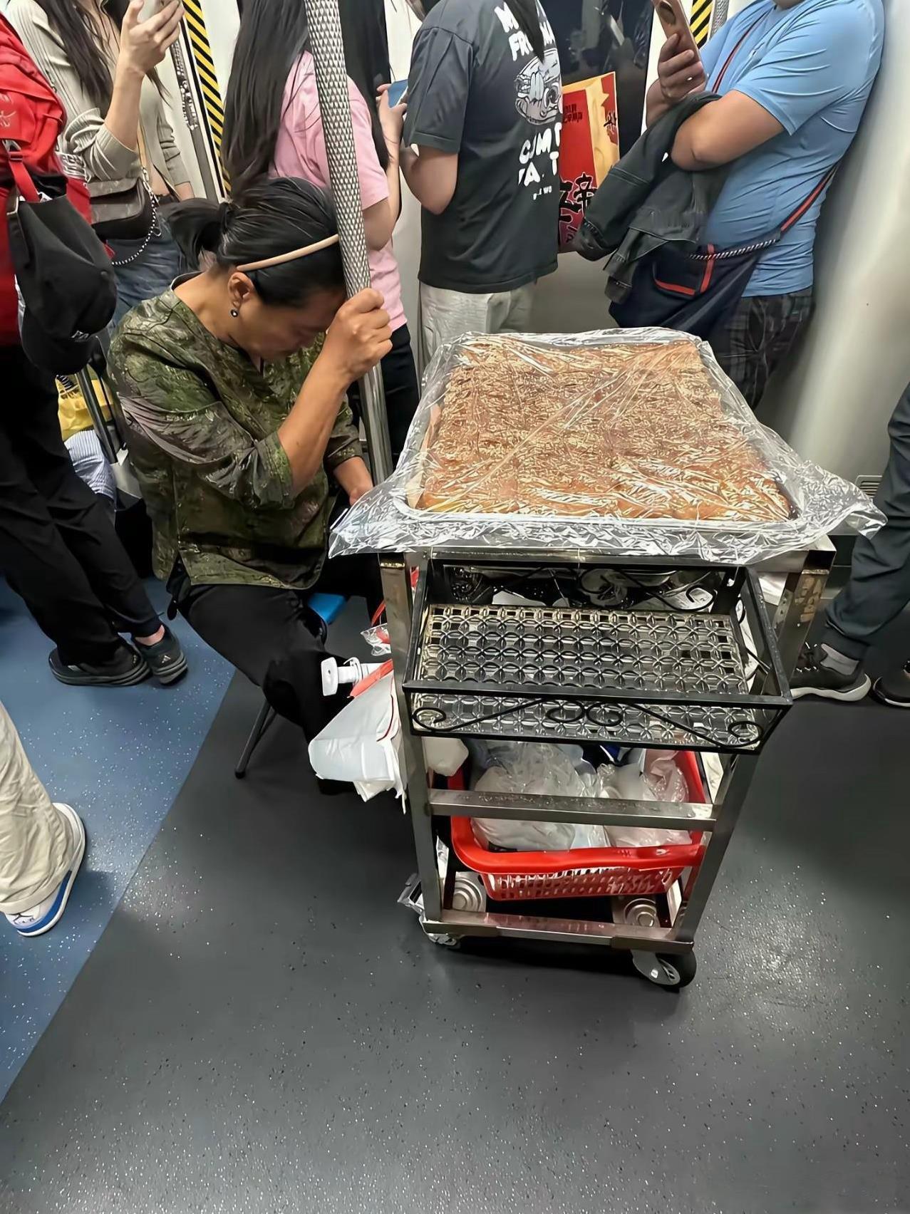 地铁上要是有人想买，阿姨可以卖吗？