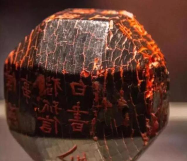 1981年，陕西一名中学生在回家路上捡到一块“黑炭”，主动上交国家后，专家并没有