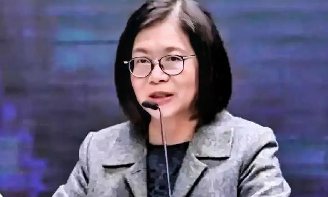 这下好了，台独分子彻底呆住了，陆委会曾表示：“太平岛为中华民国的固有领土。”大陆