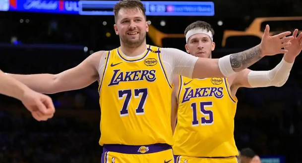 詹姆斯东契奇分道扬镳，里弗斯未来待定不管你承不承认，詹姆斯里弗斯东契奇一起的