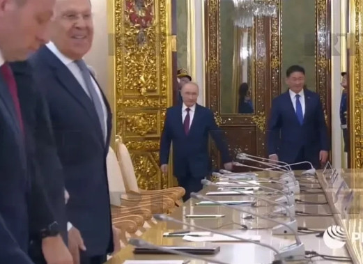 普京会见蒙古国总统尴尬一幕。据《今日俄罗斯》报道，莫斯科时间5月7日，普京总