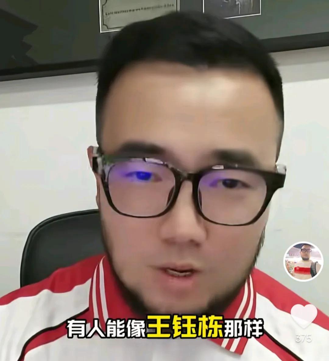 潘伟力认为邵佳一想带国足出线，就必须要归化球员。他在直播间表示，国足短时间内想