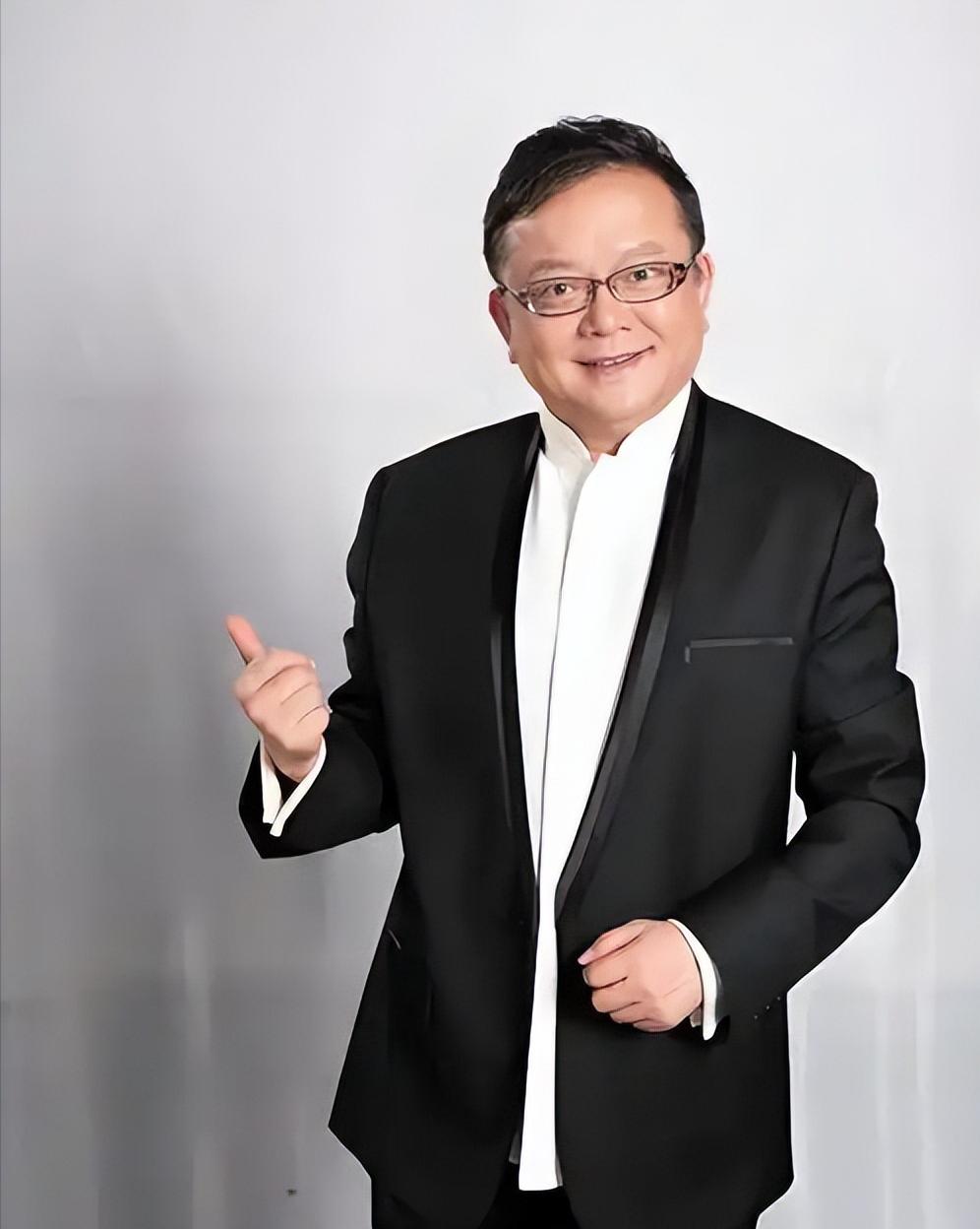 2008年，77岁的王刚，60岁的时候得了一子，本以为晚年可以安享清福。没想到现