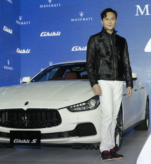 热点话题:别再说袁咏仪买包包是败家, 张智霖买