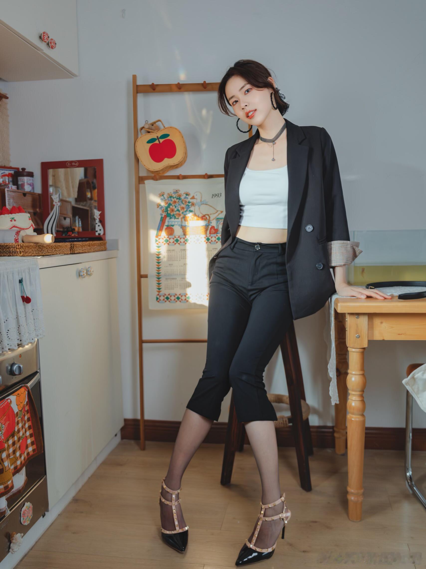 听说裤里丝穿搭很受欢迎？