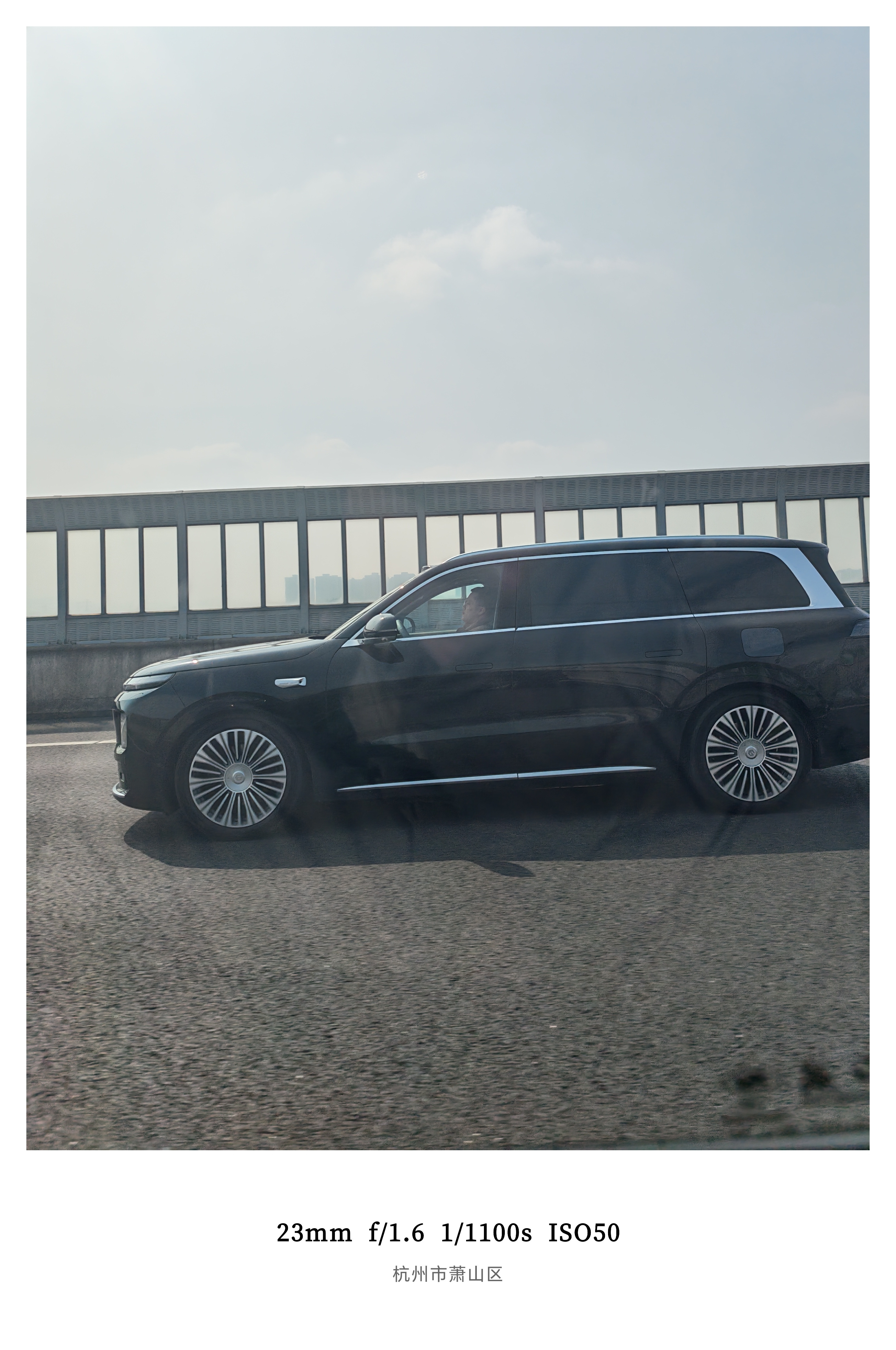 看看我在机场高速上看到什么？无伪装在路试的零跑D19这气场和设计还是相当有辨识度