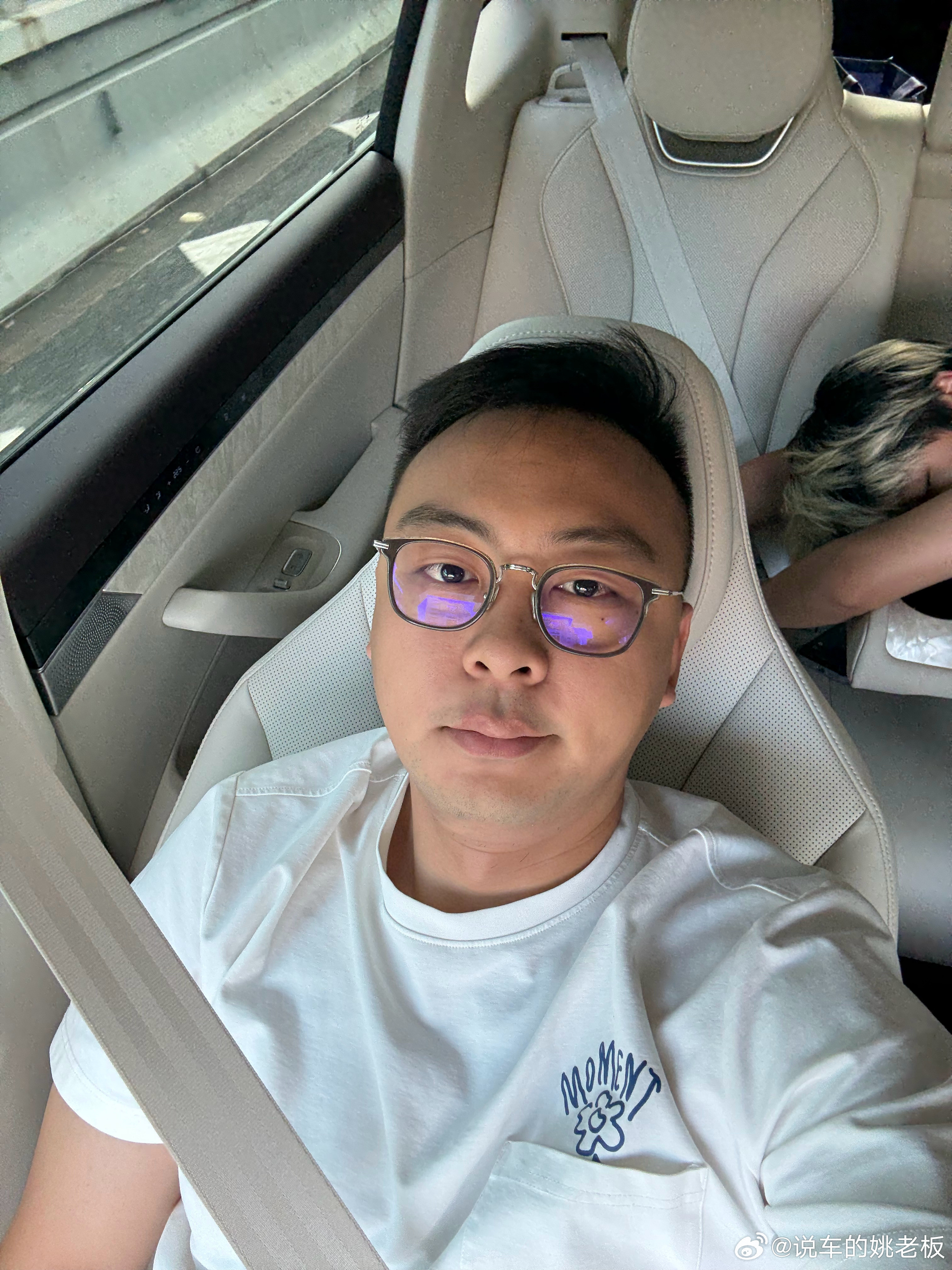 早起傻一天早班机的我困傻了跟姚老板混一天吃9顿​​​