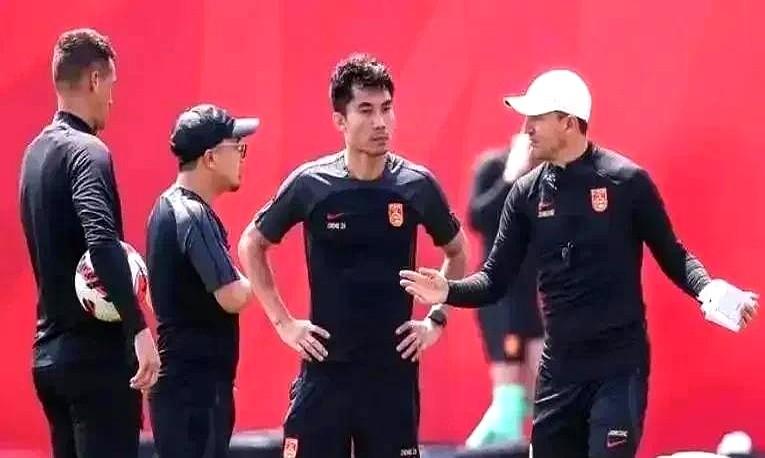 ♦️中国足球六大傻♦️请看图：🔹流水的中国国足主教练，铁打的中方教练组组长