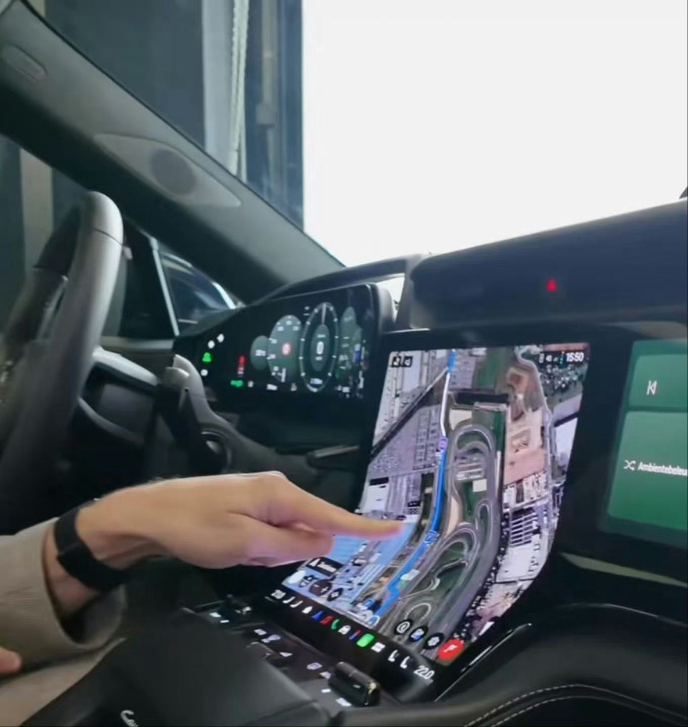 保时捷纯电卡宴11月19日全球首发，PPE纯电架构+800V平台，支持超快充，T