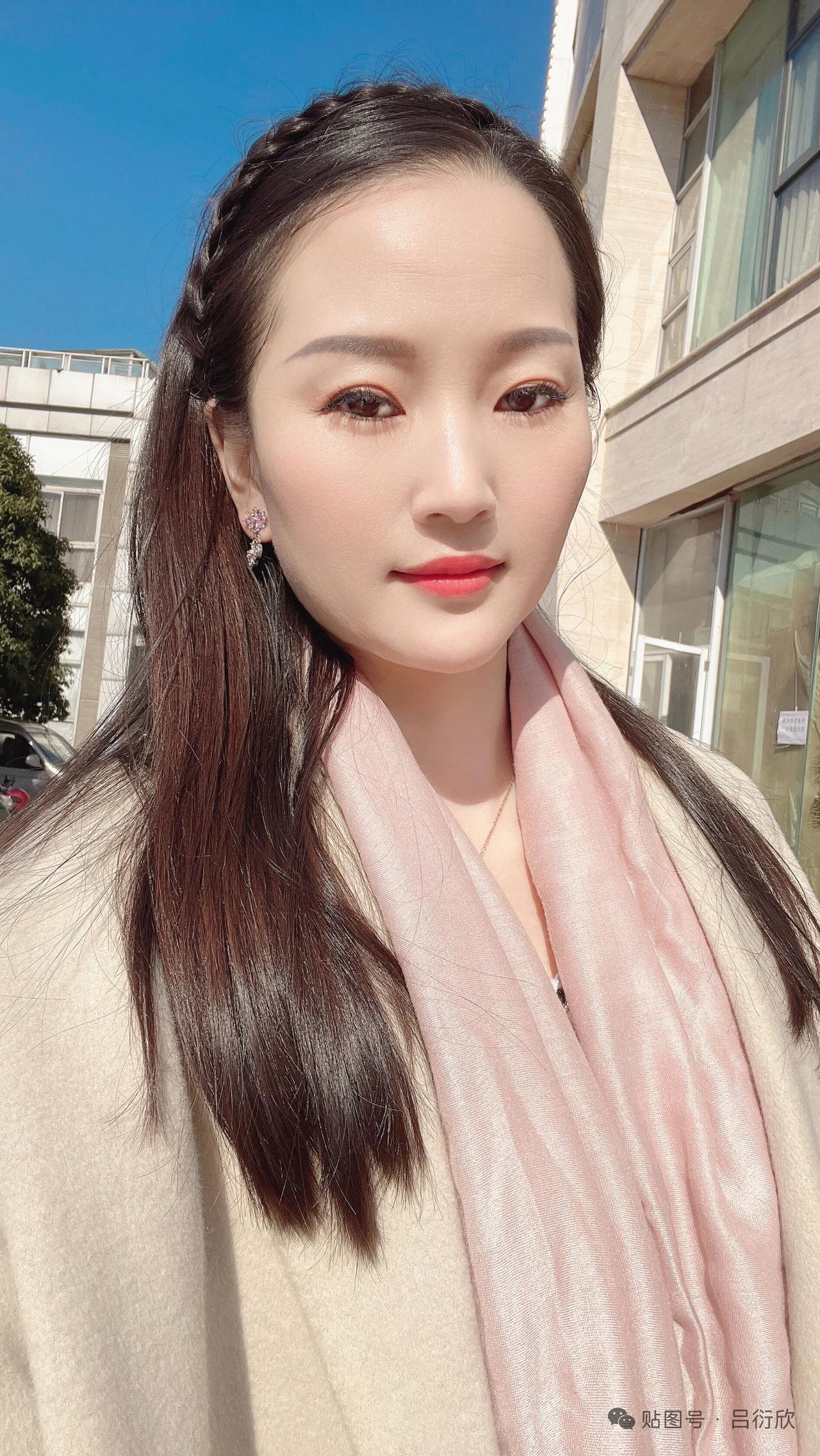今天天气真好，适合出门逛街。