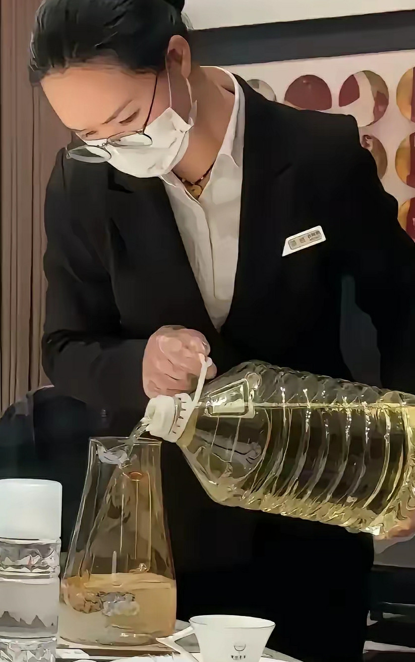 高端局也喝散酒啊？