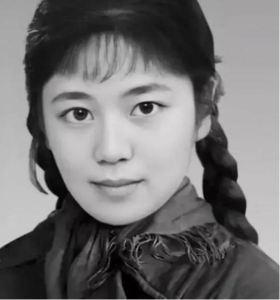 1977年，32岁女知青刘琦返城无望，嫁给一位农民。新婚之夜，她对丈夫说：“你对