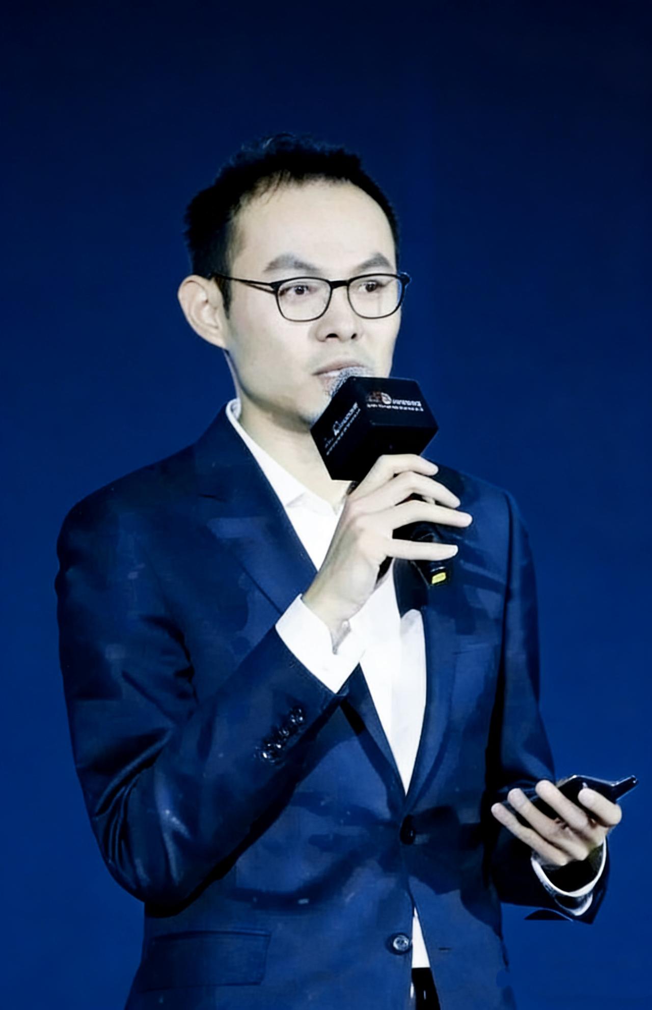 这下可真是热闹了，京东一位副总裁说没就没，职场体面碎了一地。内部审计直接揪出