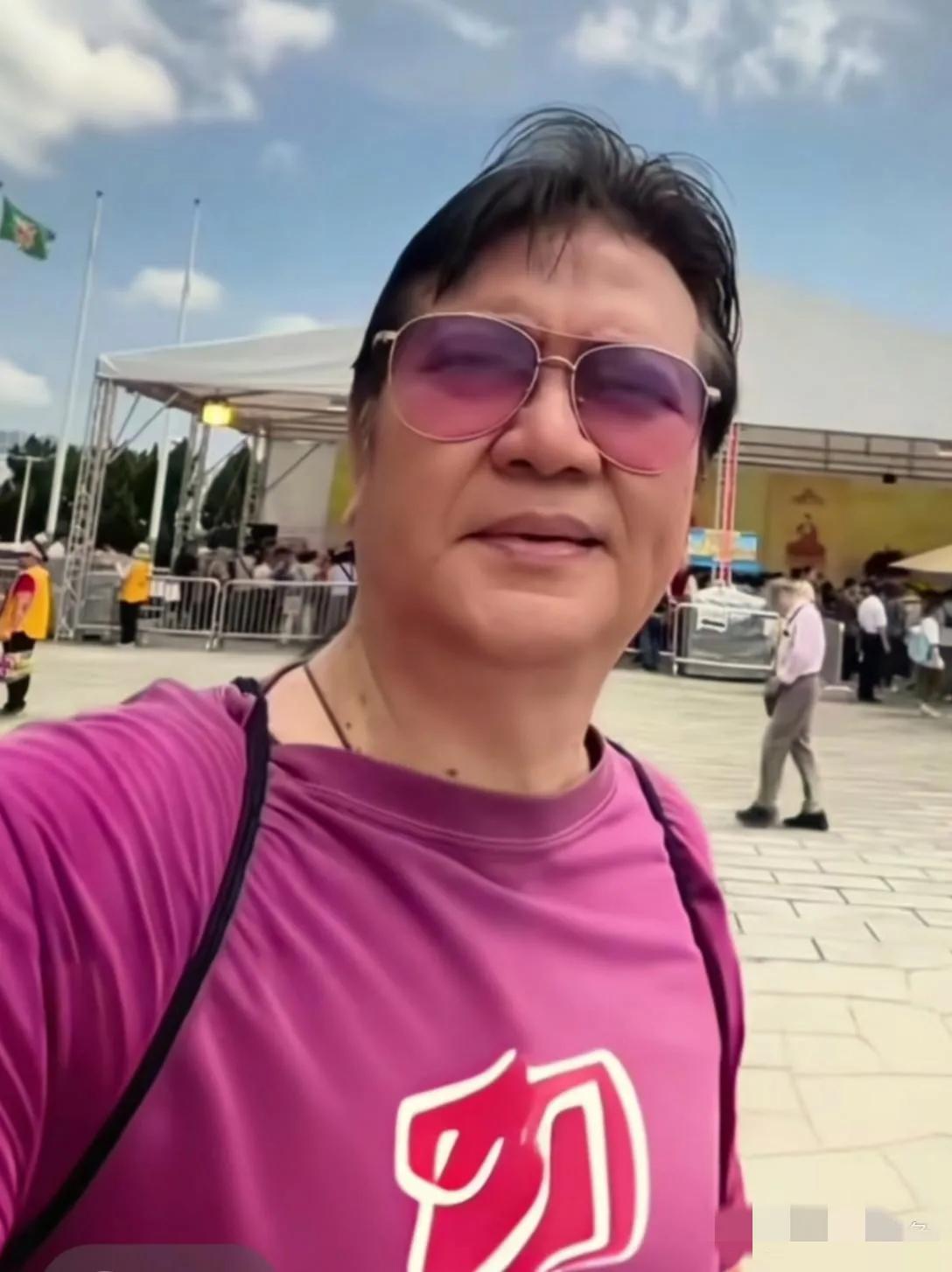 哇塞，当年那个风度翩翩仪表堂堂的'欧阳克'黄允财竟然变得眉膀眼肿，满脸横肉，发福