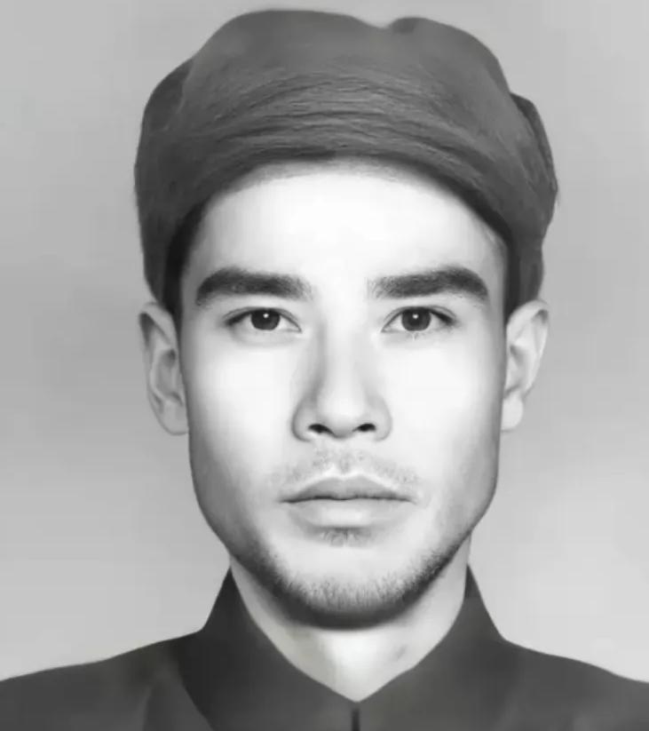 1963年军委扩大会议间隙，休息室里的氛围突然僵住了！毛泽东端着茶杯，随口