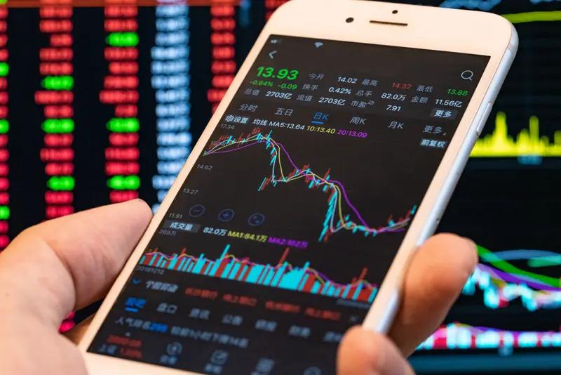 朋友靠一个简单的方法，他每年稳赚十几万，今年运气好靠单支股票竟然赚了45万多！