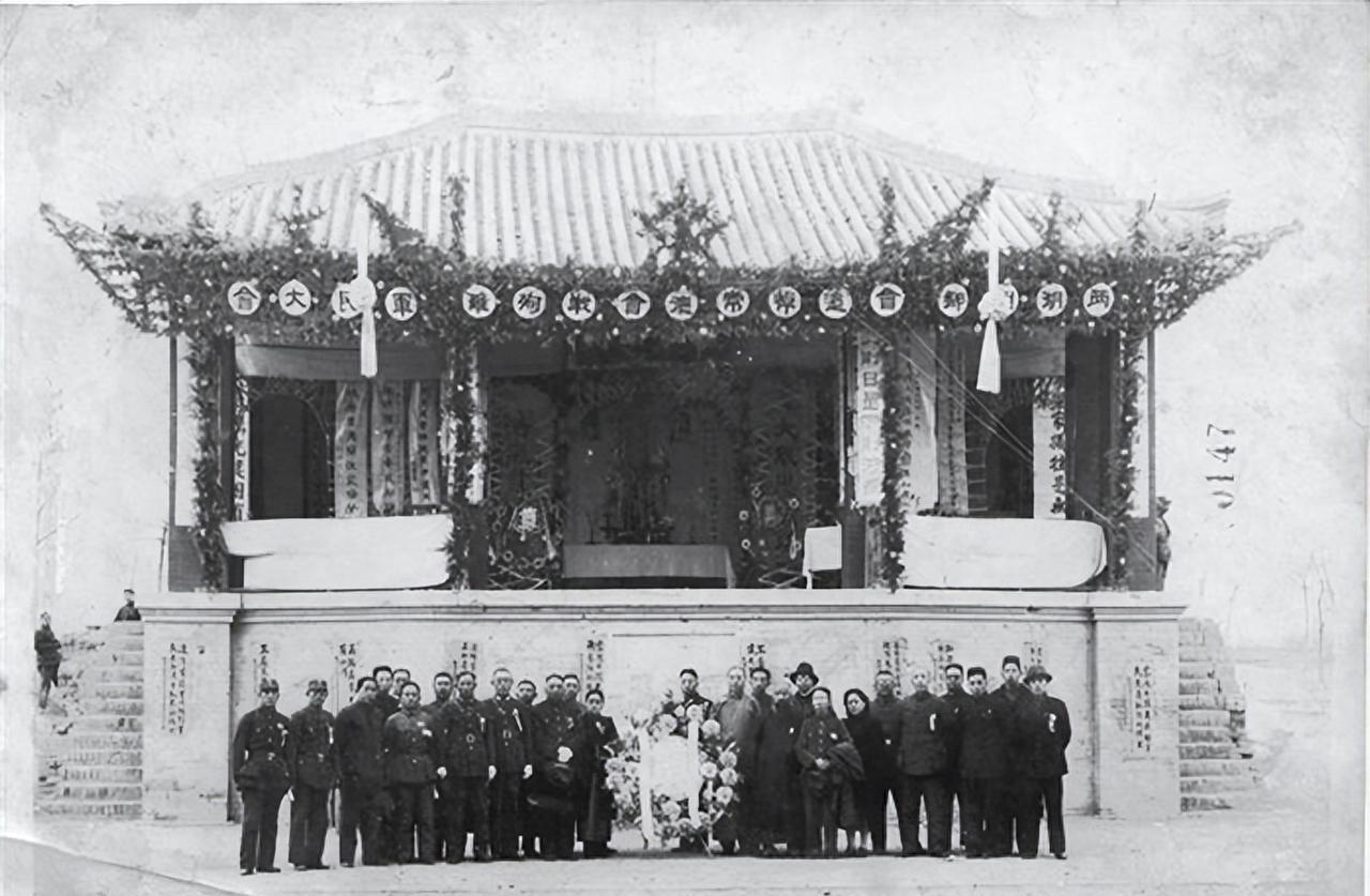 1943年，常德会战，炮兵团副官李凤林发现城北郊，有十多个日军军官骑在马上指指点