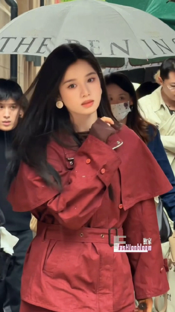 张婧仪转过来美我一大跳猝不及防的转头杀，温柔又清冷，瞬间被张婧仪的颜值狠狠拿捏