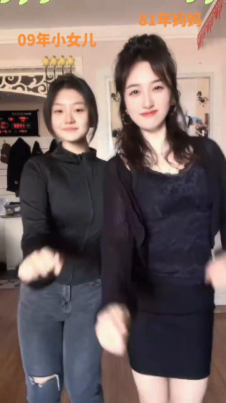 81年妈妈，09年小女儿。