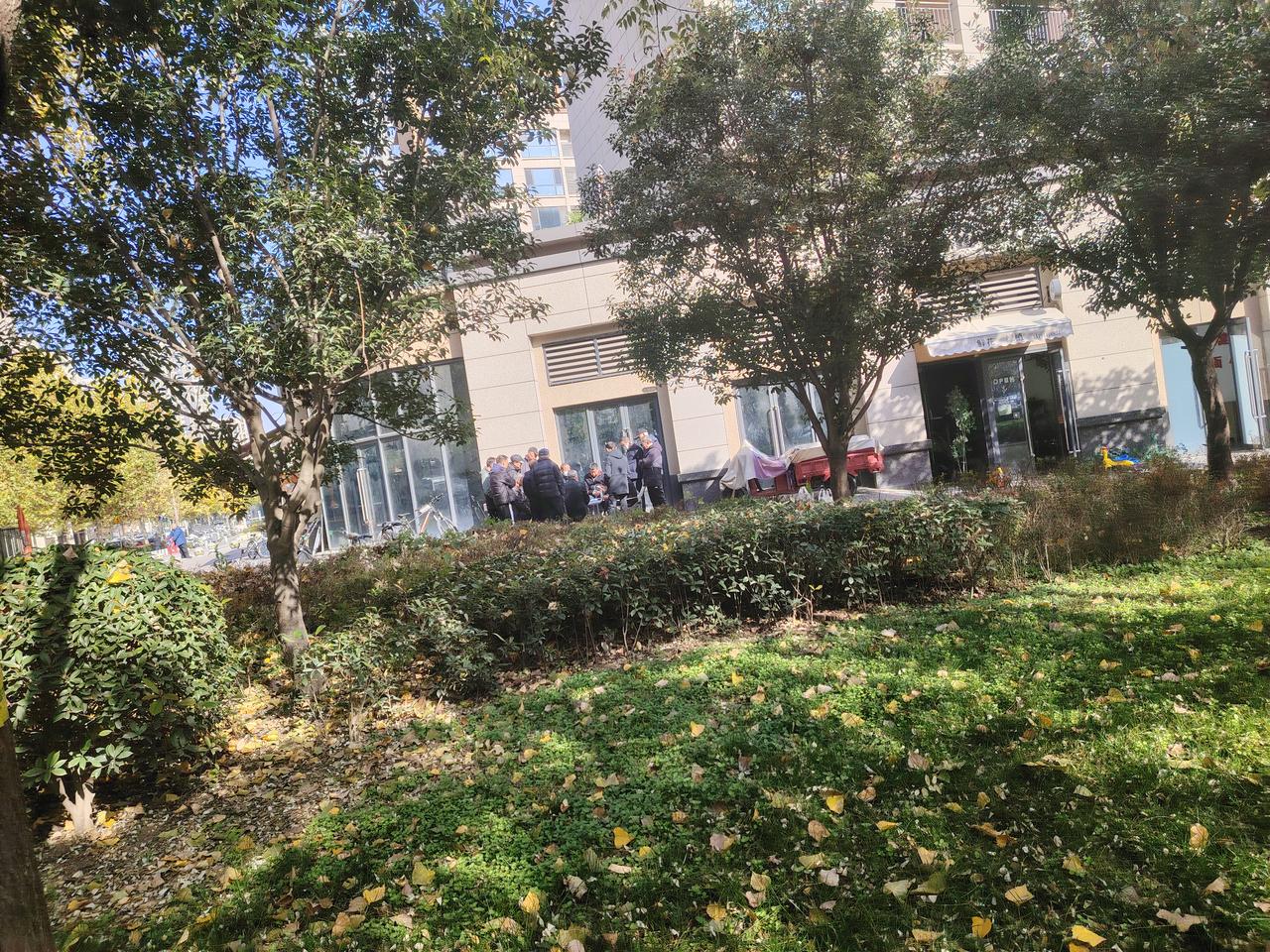 2020年底，我突然接到学校会计的通知，让我准备办理退休手续，我一头雾水。我是