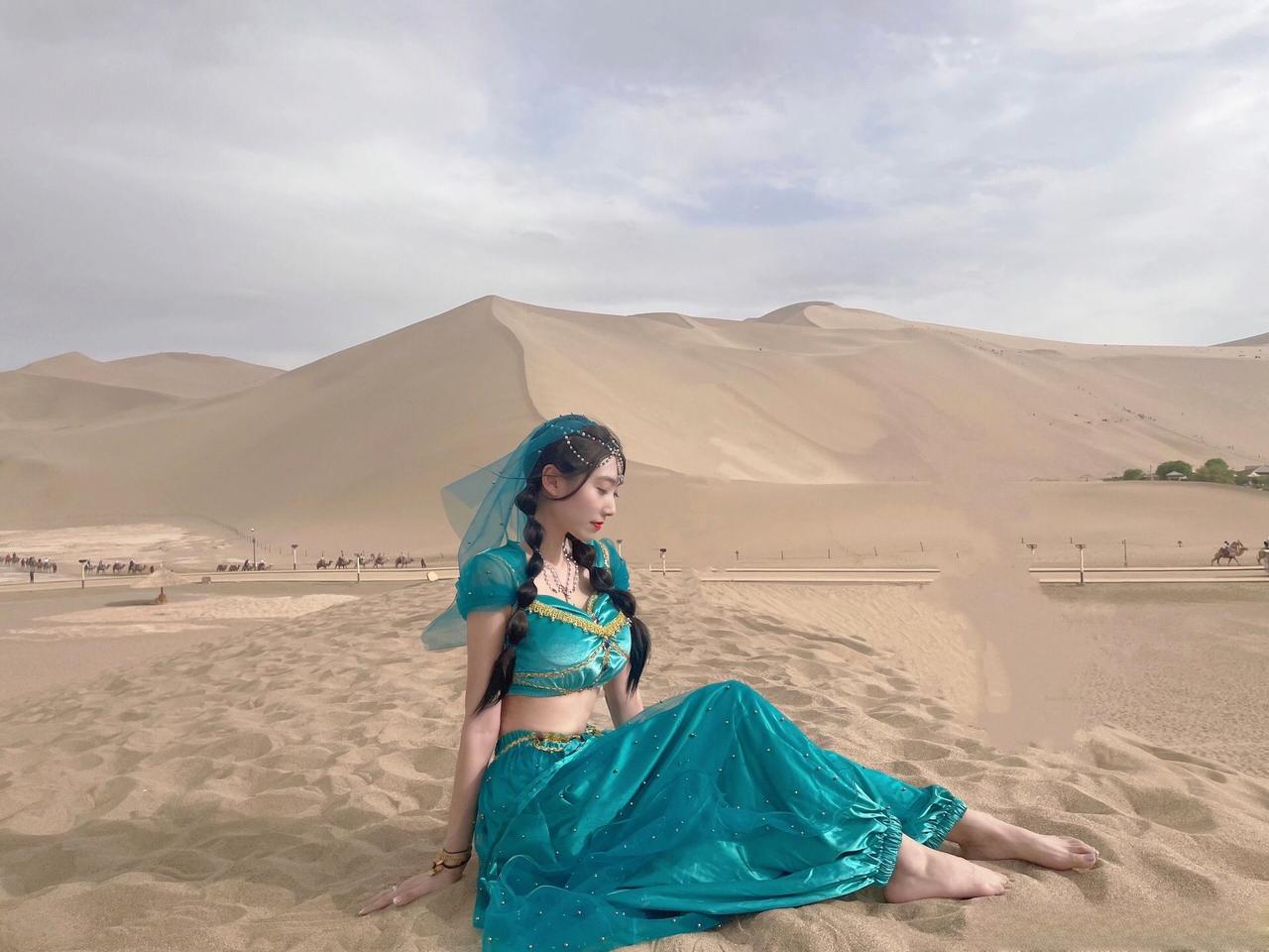 在沙漠的怀抱中，感受时间的流转，体验一场与众不同的时空之旅。上热门沙漠风景